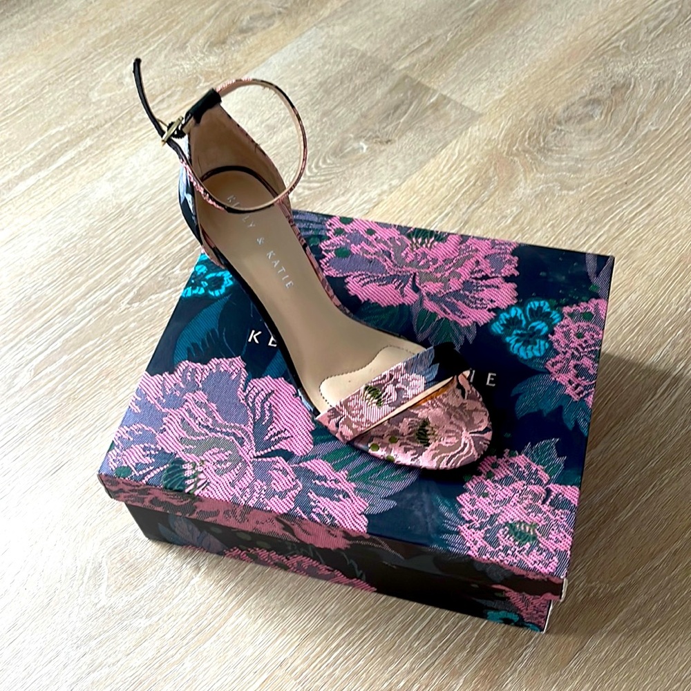 Kelly & Katie size 7 shoes